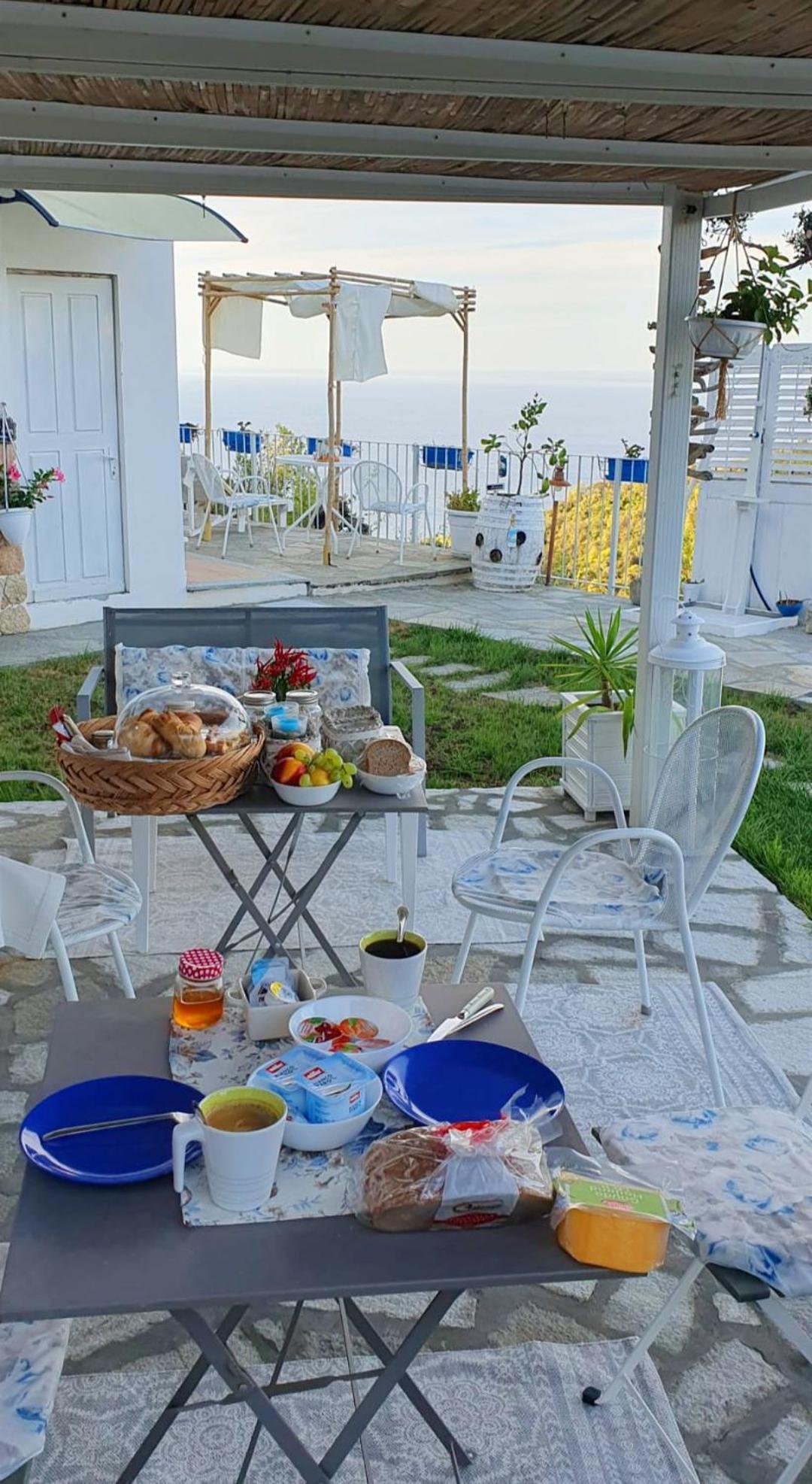 Message In A Bottle Bed And Breakfast Кампоросо Екстериор снимка